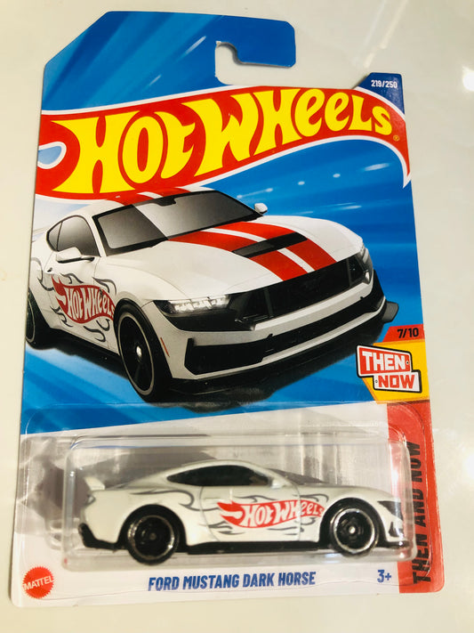 Ford Mustang Dark Horse | White