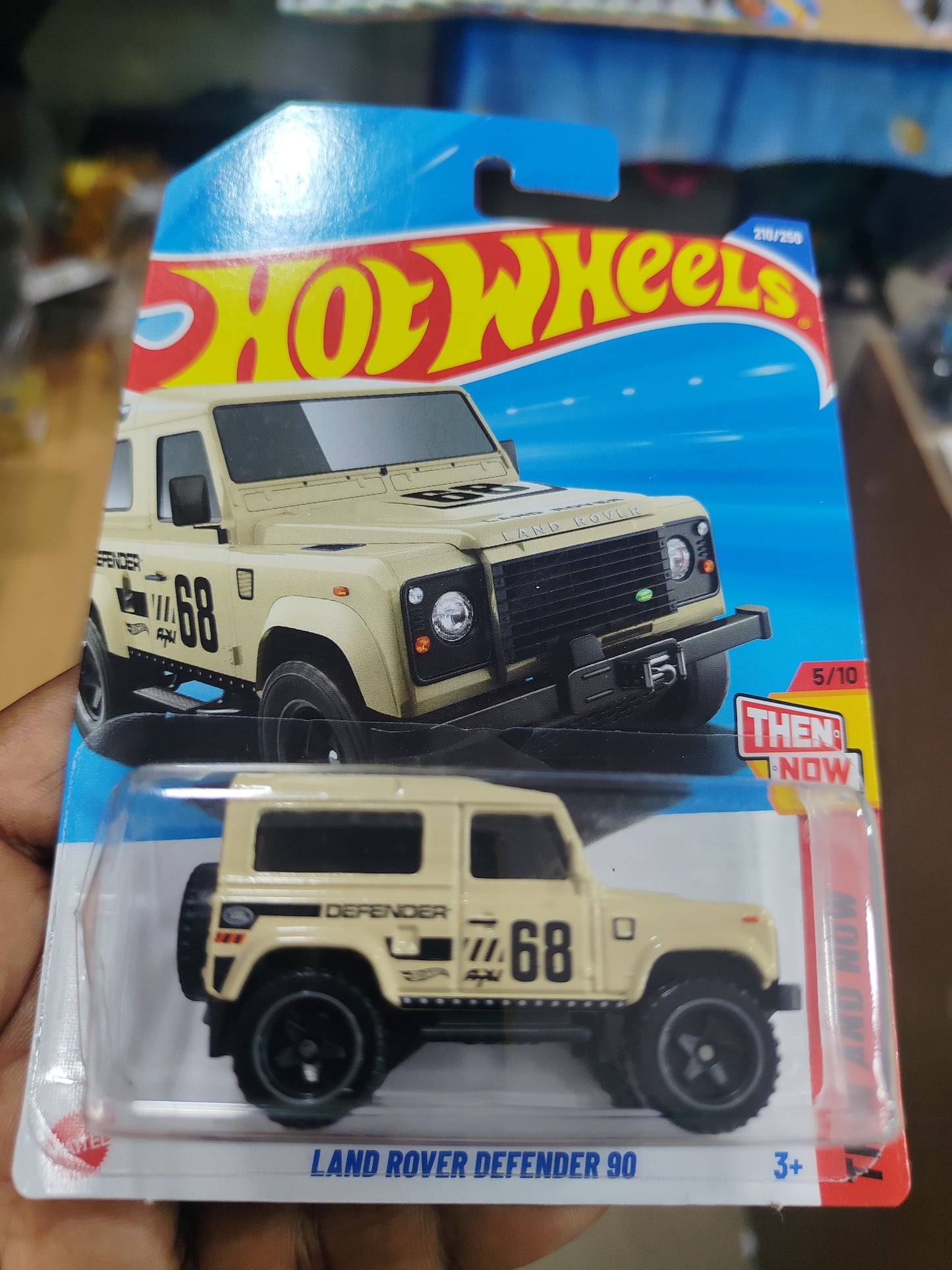 LAND ROVER DEFENDER 90 CREAM COLOR