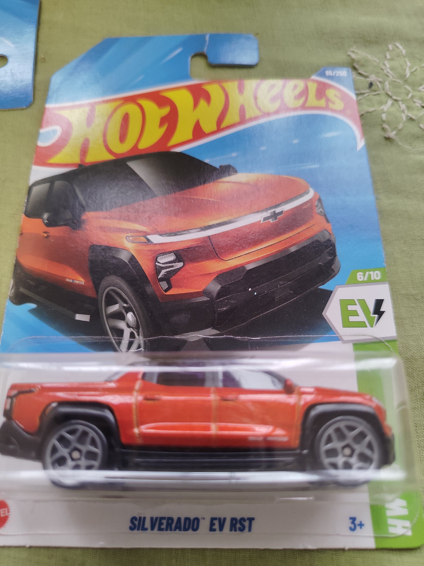 SILVERADO EV RST RED